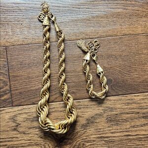 Kendra scottt Gold Twisted Rope Necklace and Bracelet Set